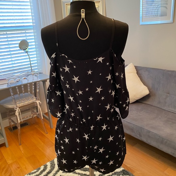 Off the shoulder Romper - Picture 3 of 3